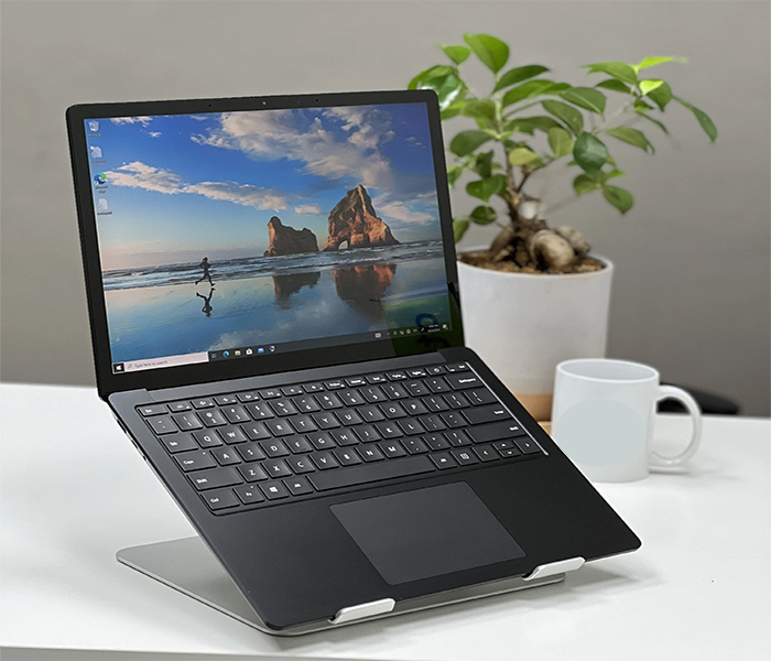 بررسی مشخصات فیزیکی surface laptop 3