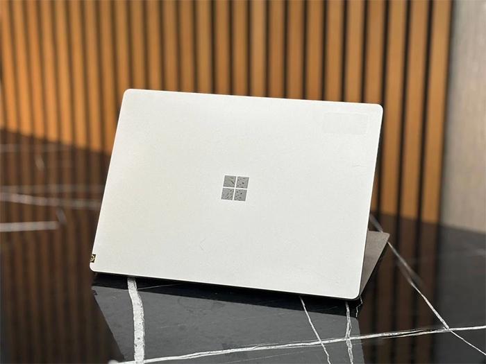 بررسی حافظه داخلی Surface Laptop 4