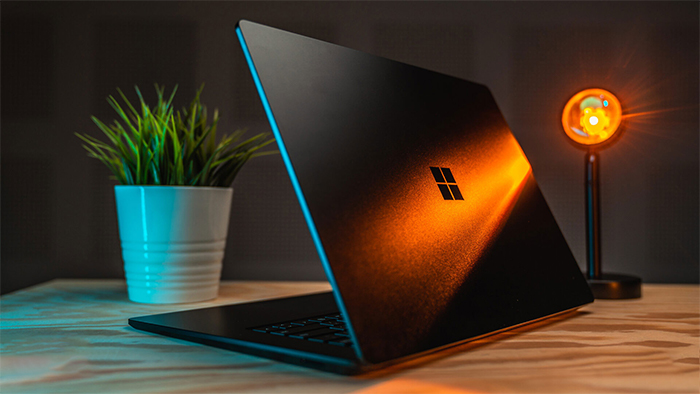 بررسی پورت ها Surface Laptop 4